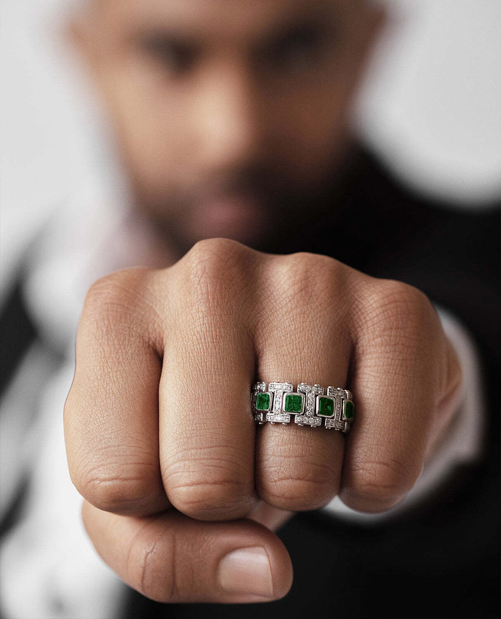 LA PAZ Gold Ring with 4.70ct Emeralds and Diamonds