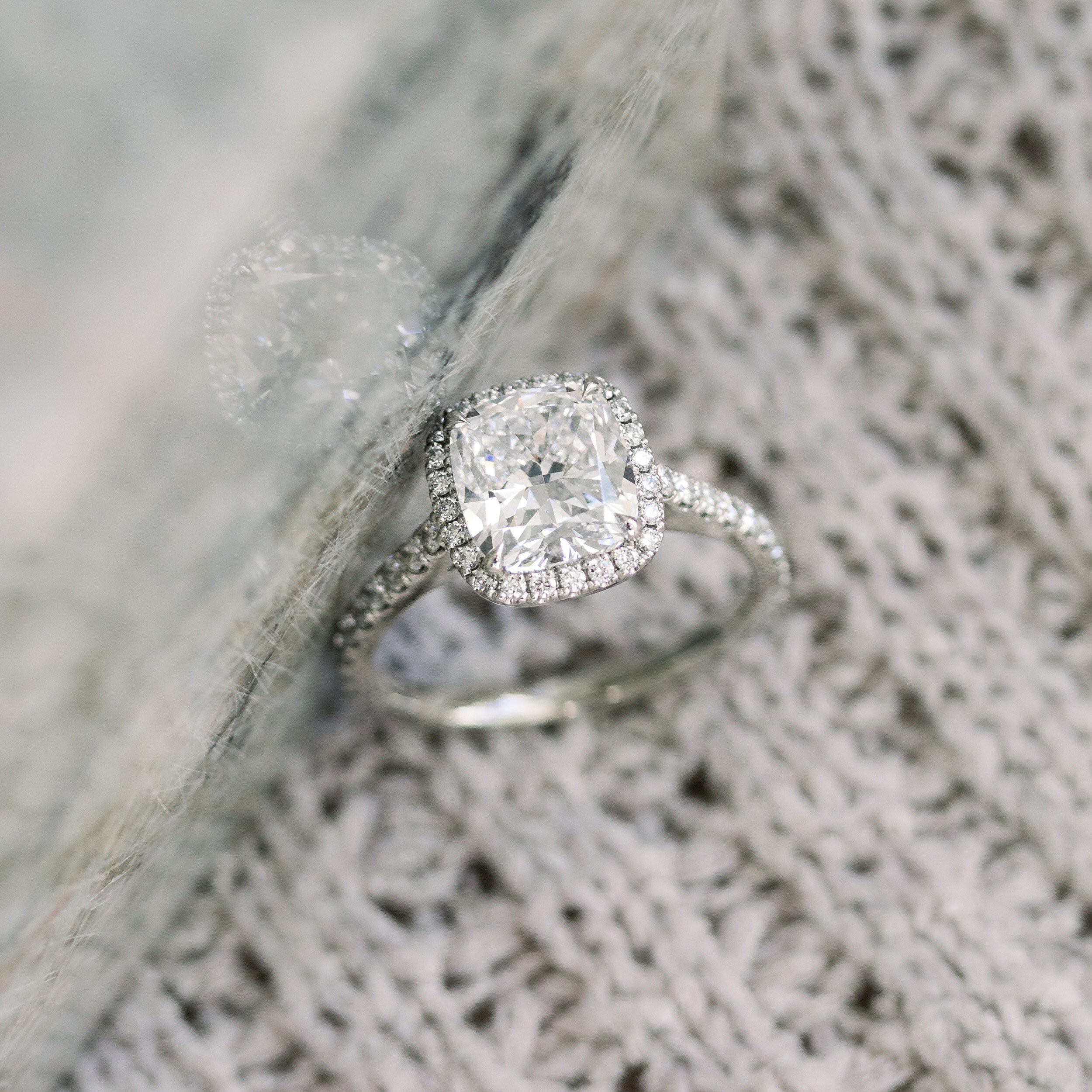2.0 CT Cushion Cut Moissanite Halo Setting Engagement Ring