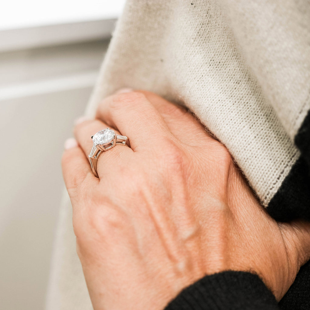 2.0 CT Round Brilliant Cut Moissanite Three Stones Engagement Ring