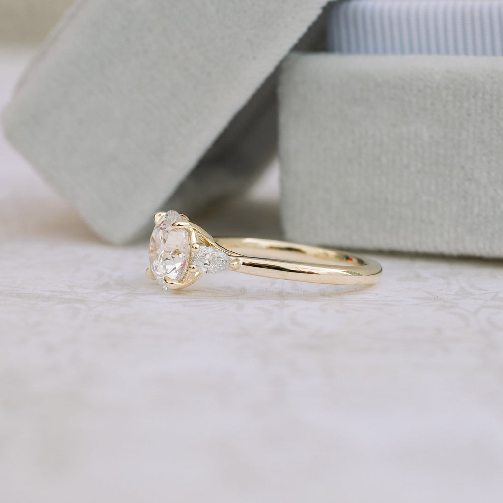 2.0 CT Round Cut Moissanite Three Stones Engagement Ring