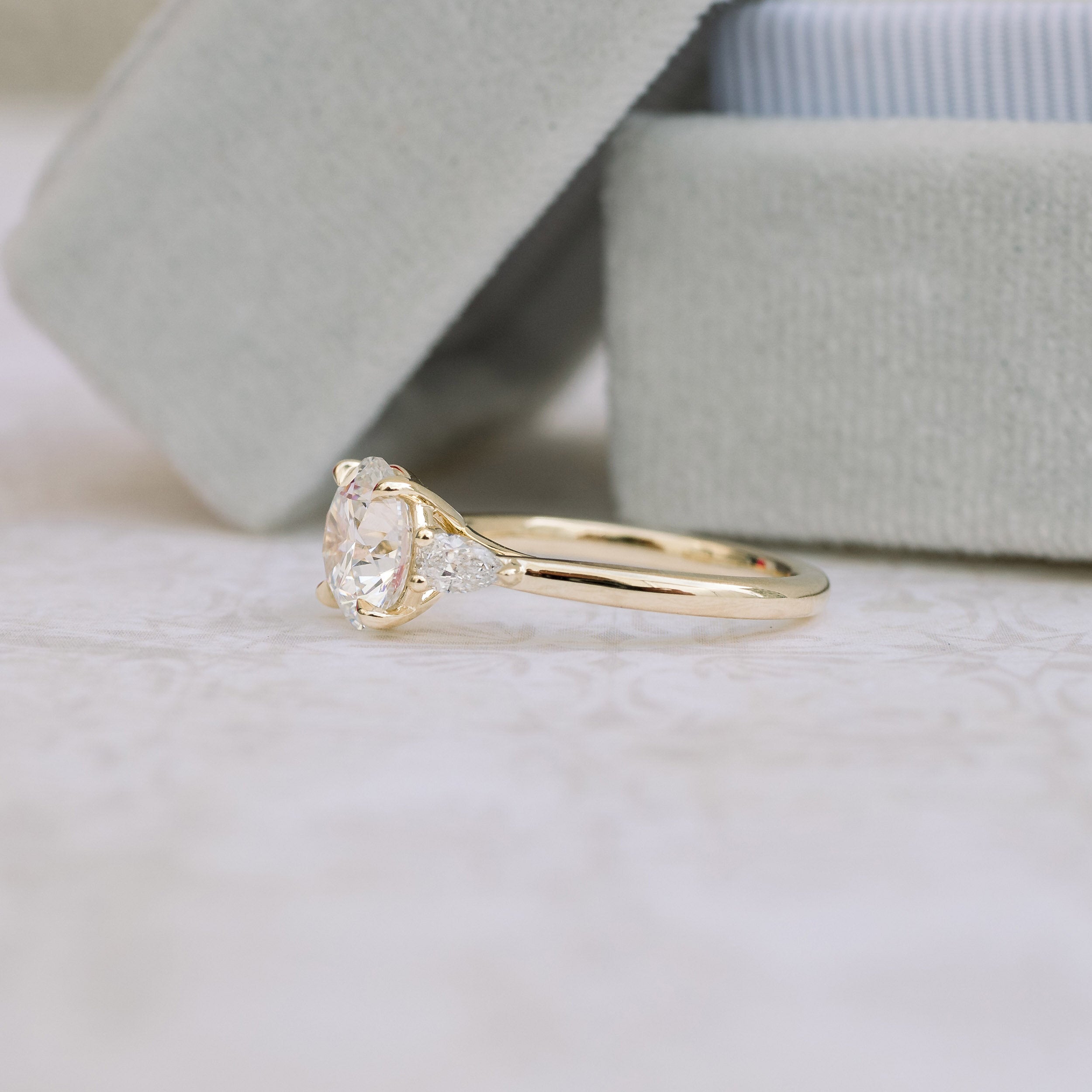 2.0 CT Round Cut Moissanite Three Stones Engagement Ring