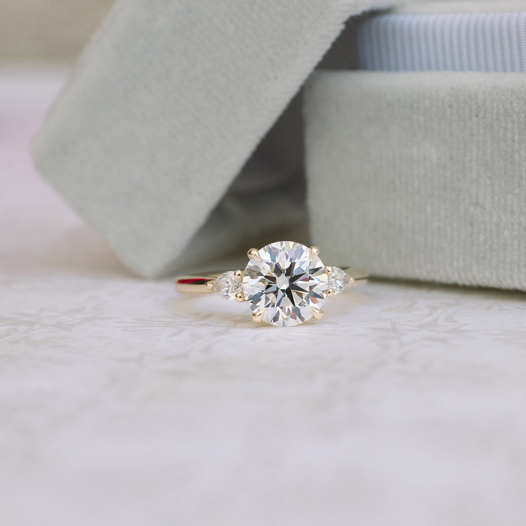 2.0 CT Round Cut Moissanite Three Stones Engagement Ring