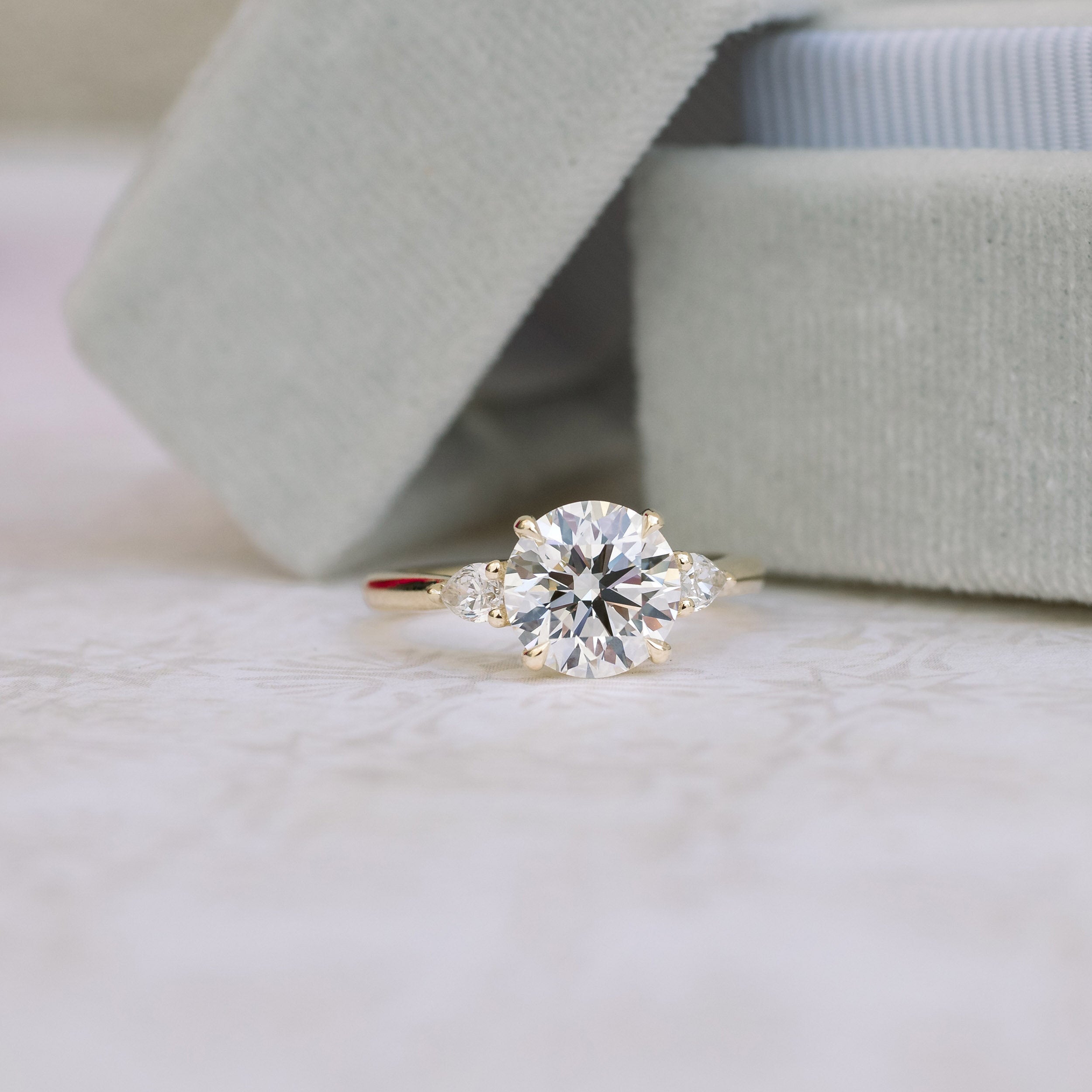 2.0 CT Round Cut Moissanite Three Stones Engagement Ring