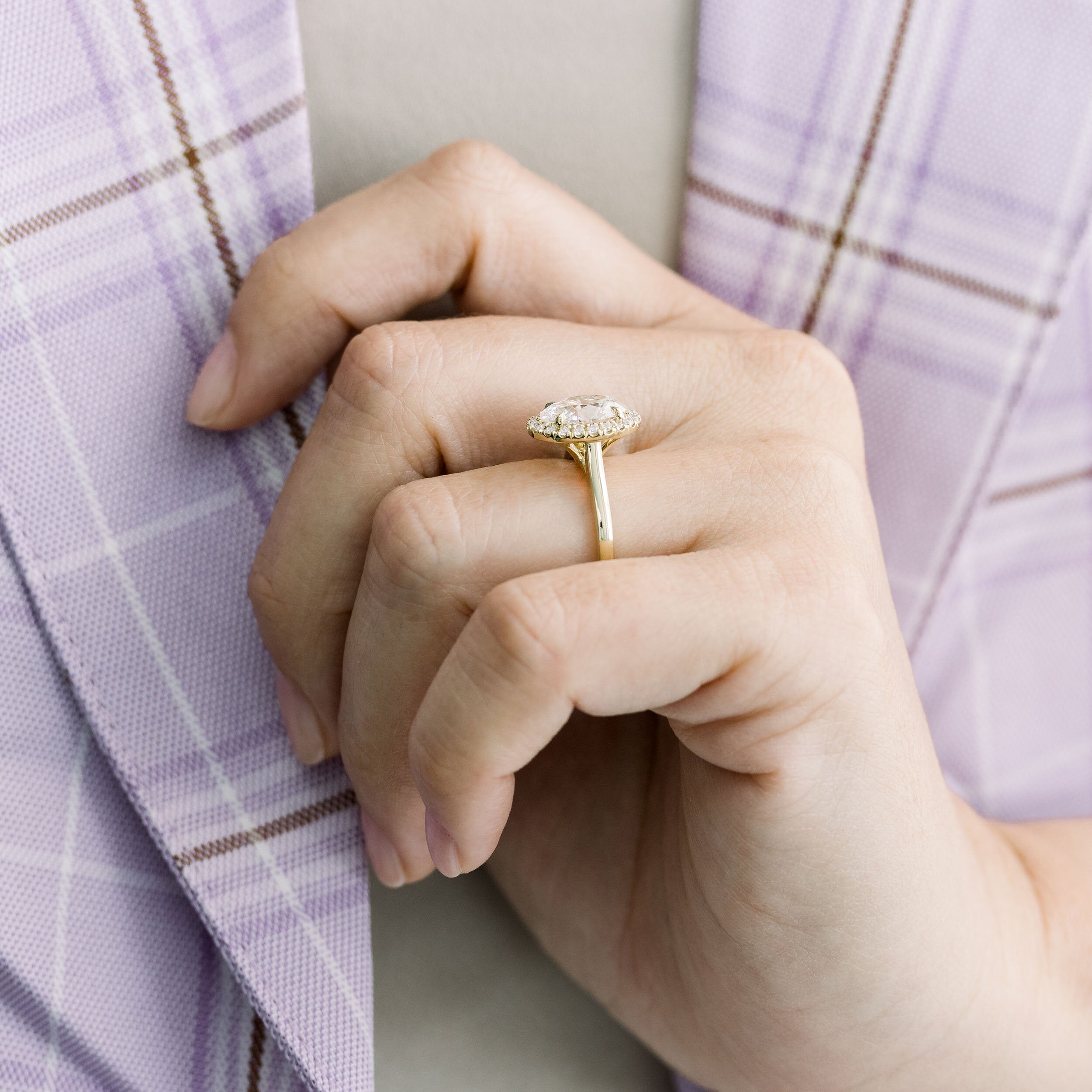 2.0 CT Oval Cut Moissanite Halo Engagement Ring