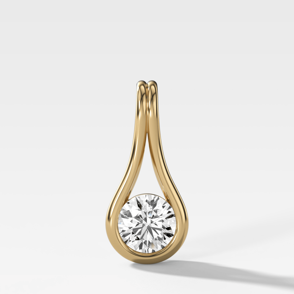 Lasso Round Diamond Pendant