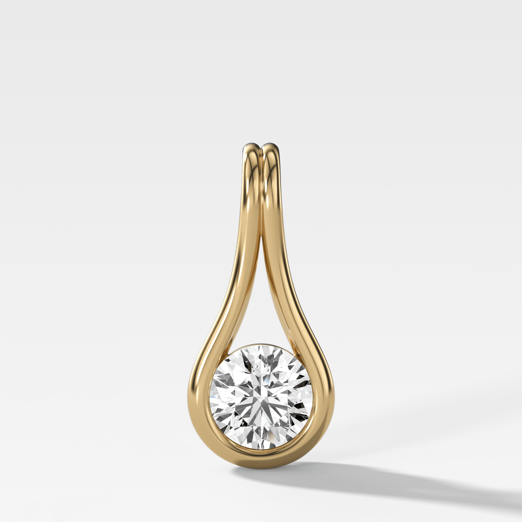 Lasso Round Diamond Pendant