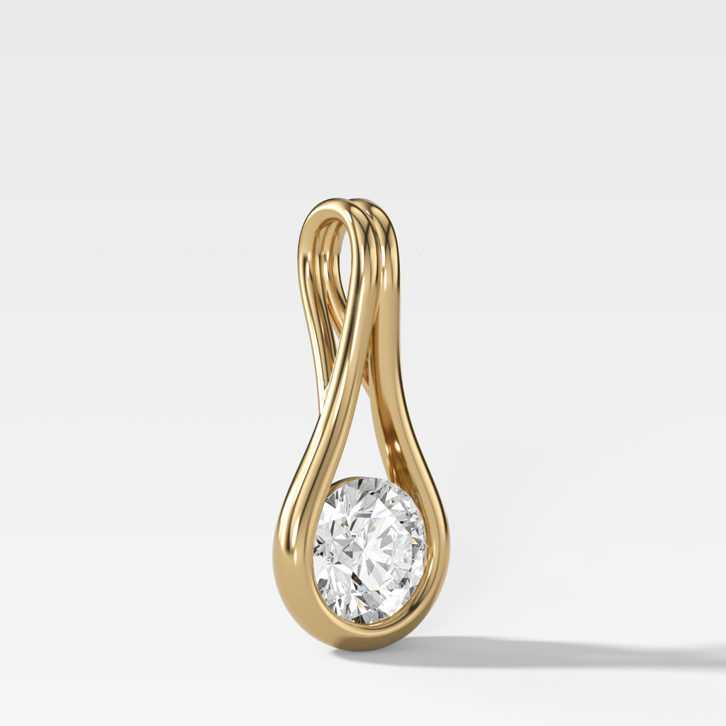 Lasso Round Diamond Pendant