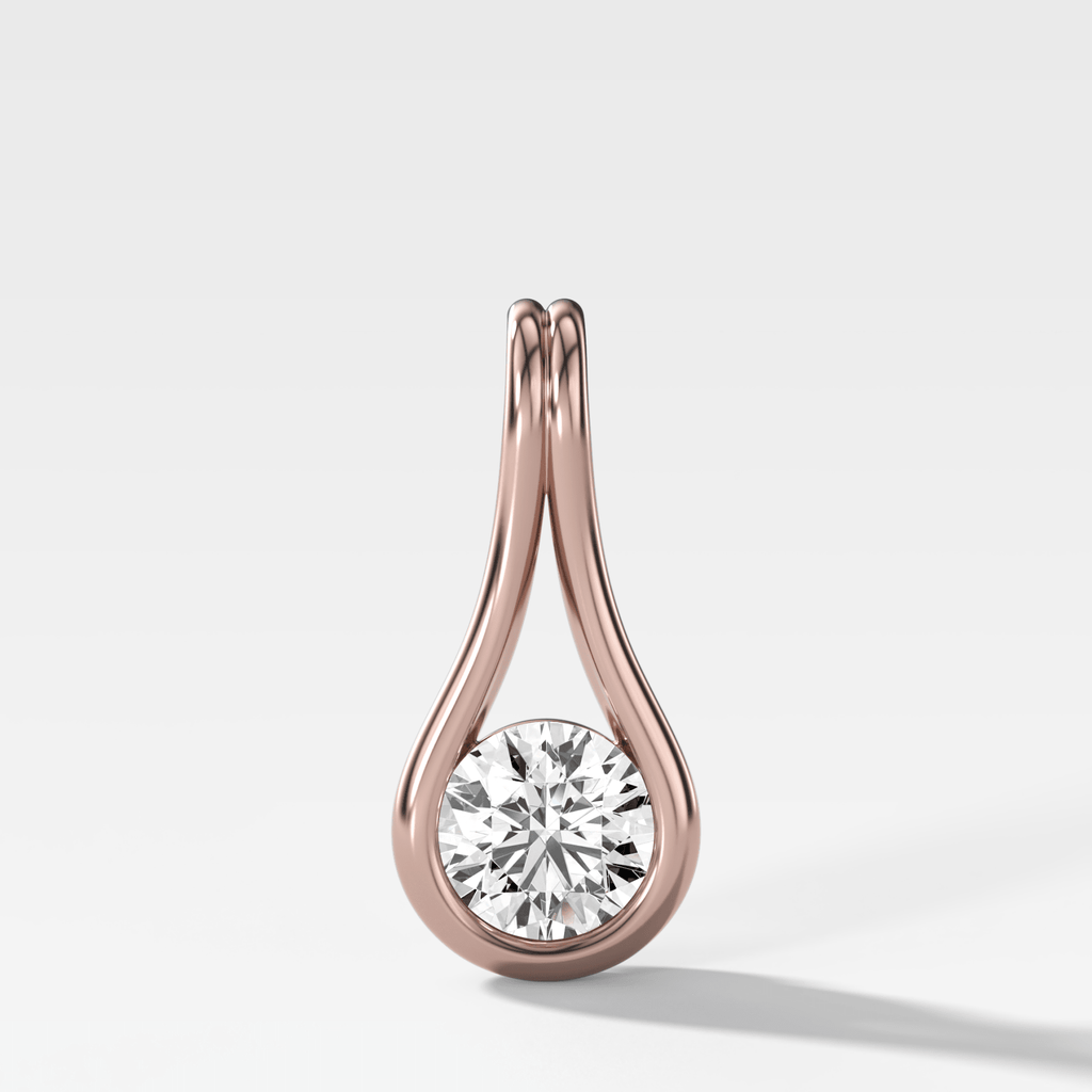 Lasso Round Diamond Pendant