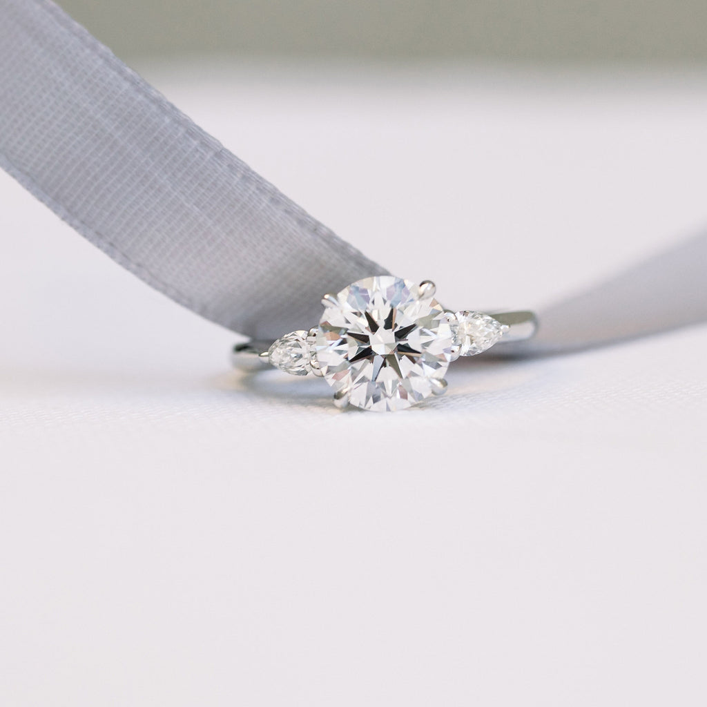 2.0 CT Round Cut Moissanite Three Stones Engagement Ring