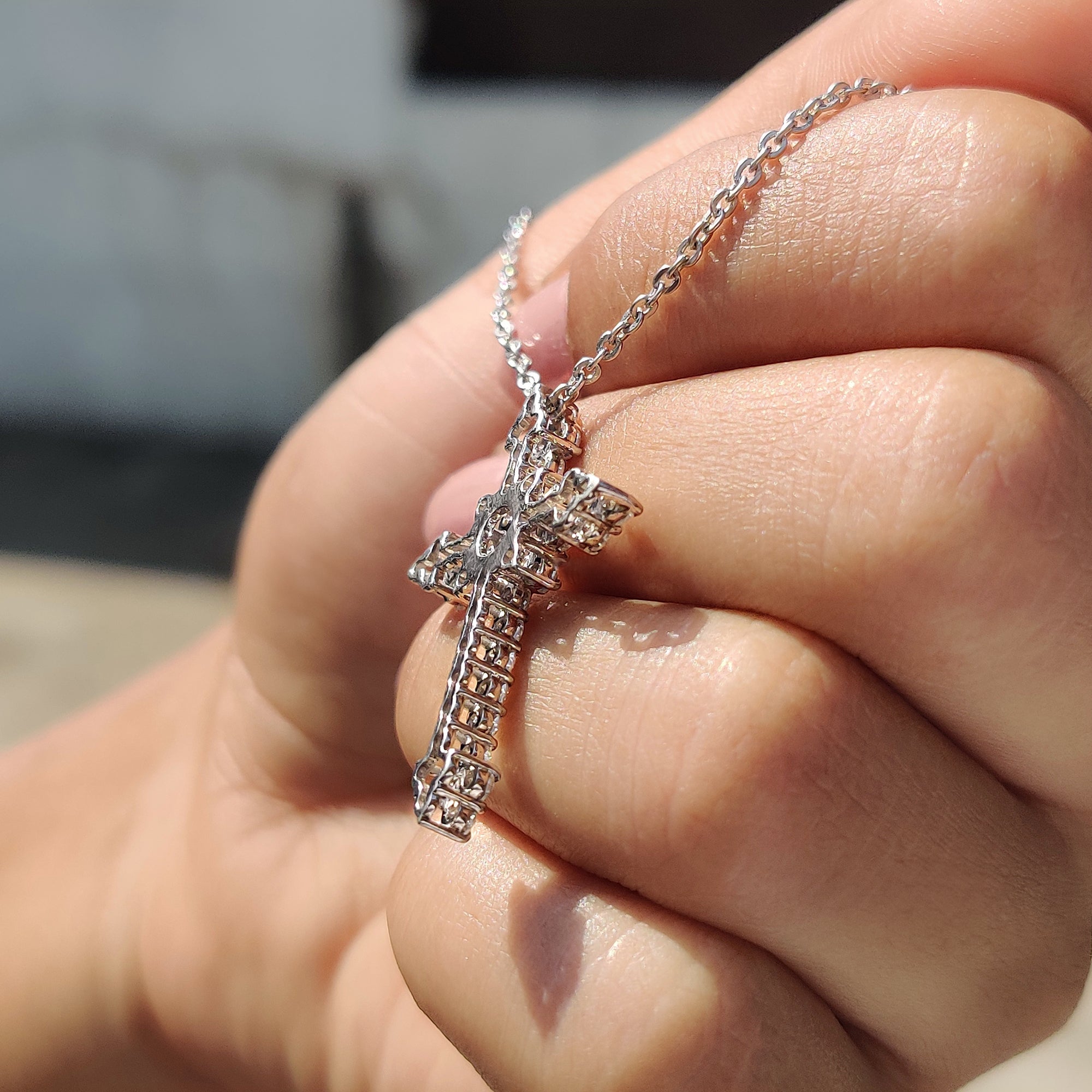 Criss Cross Pendant In Round Cut Moissanite