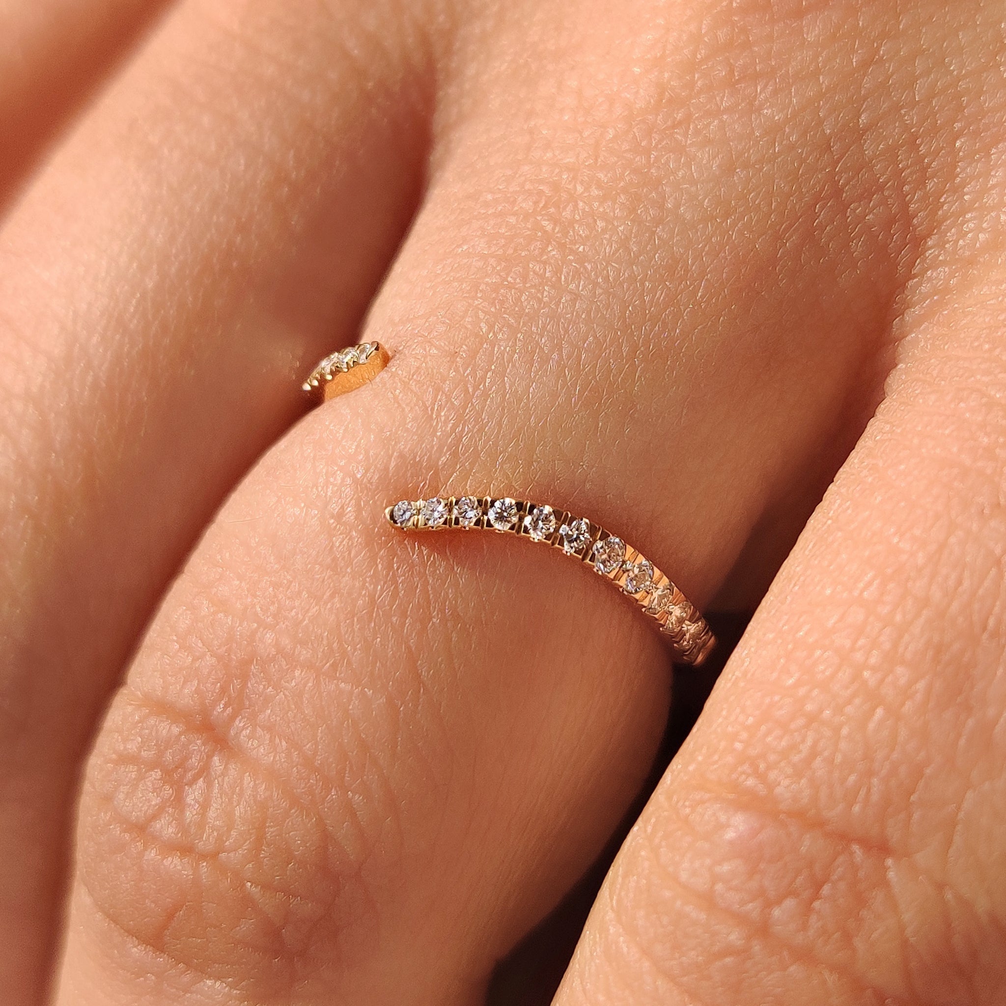 Round Diamond Open Gap Wedding Band Image secondaire du produit