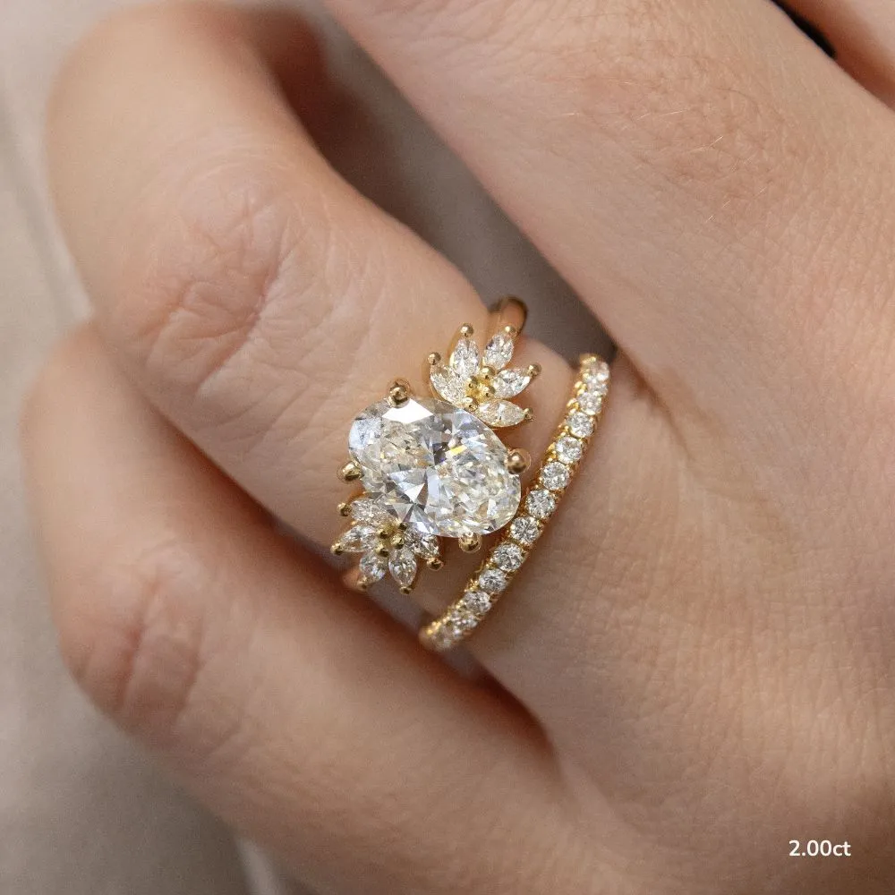 0.90 CT-2.0 CT Oval Moissanite Cluster Engagement Ring