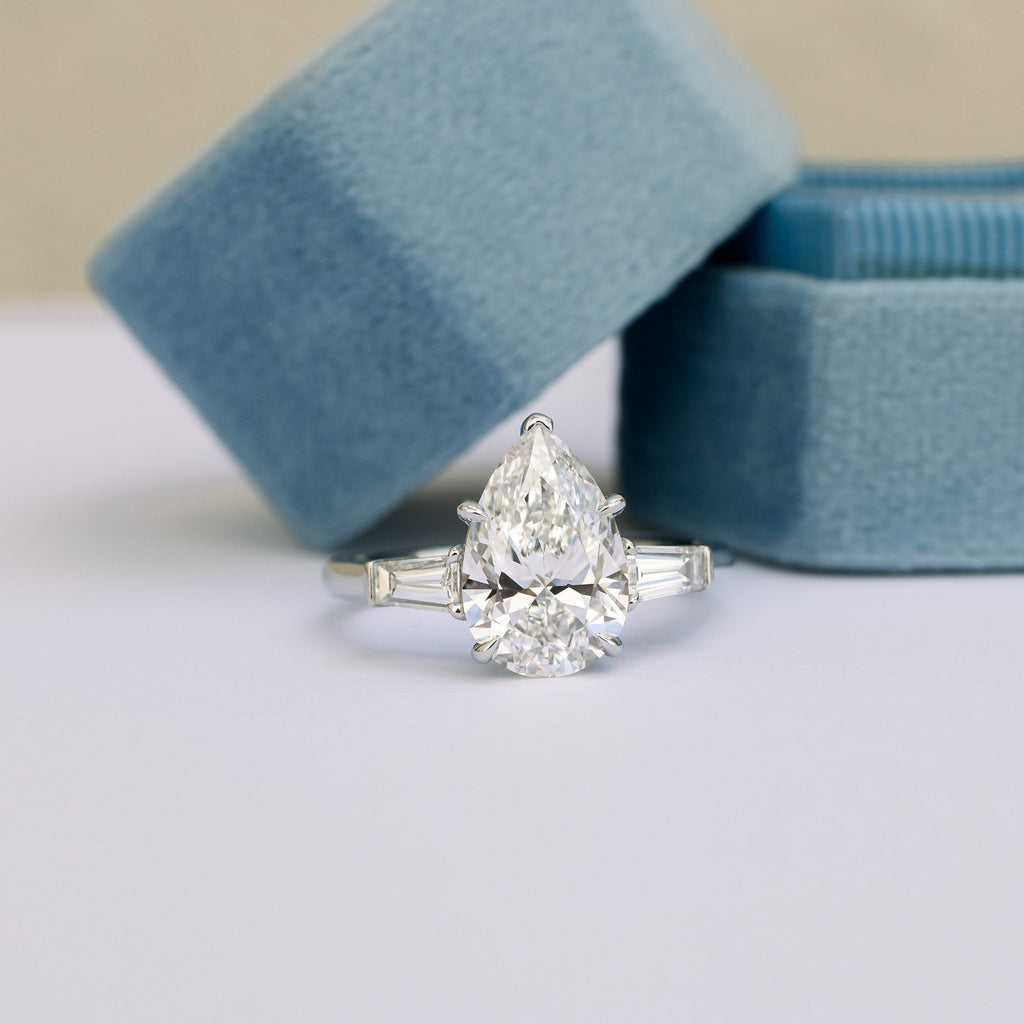 3.0 CT Pear Moissanite Three Stones Engagement Ring