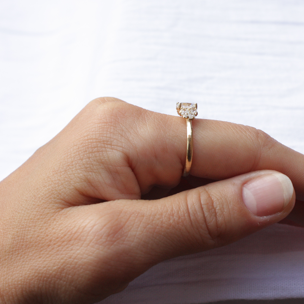 1.0 CT Round Cut Cluster Style Moissanite Engagement Ring