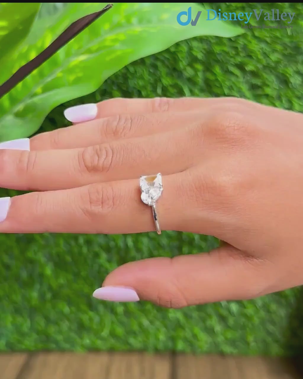2.5 CT Toi et Moi Solid Gold Emerald and Pear Cut Lab Grown Engagement Ring