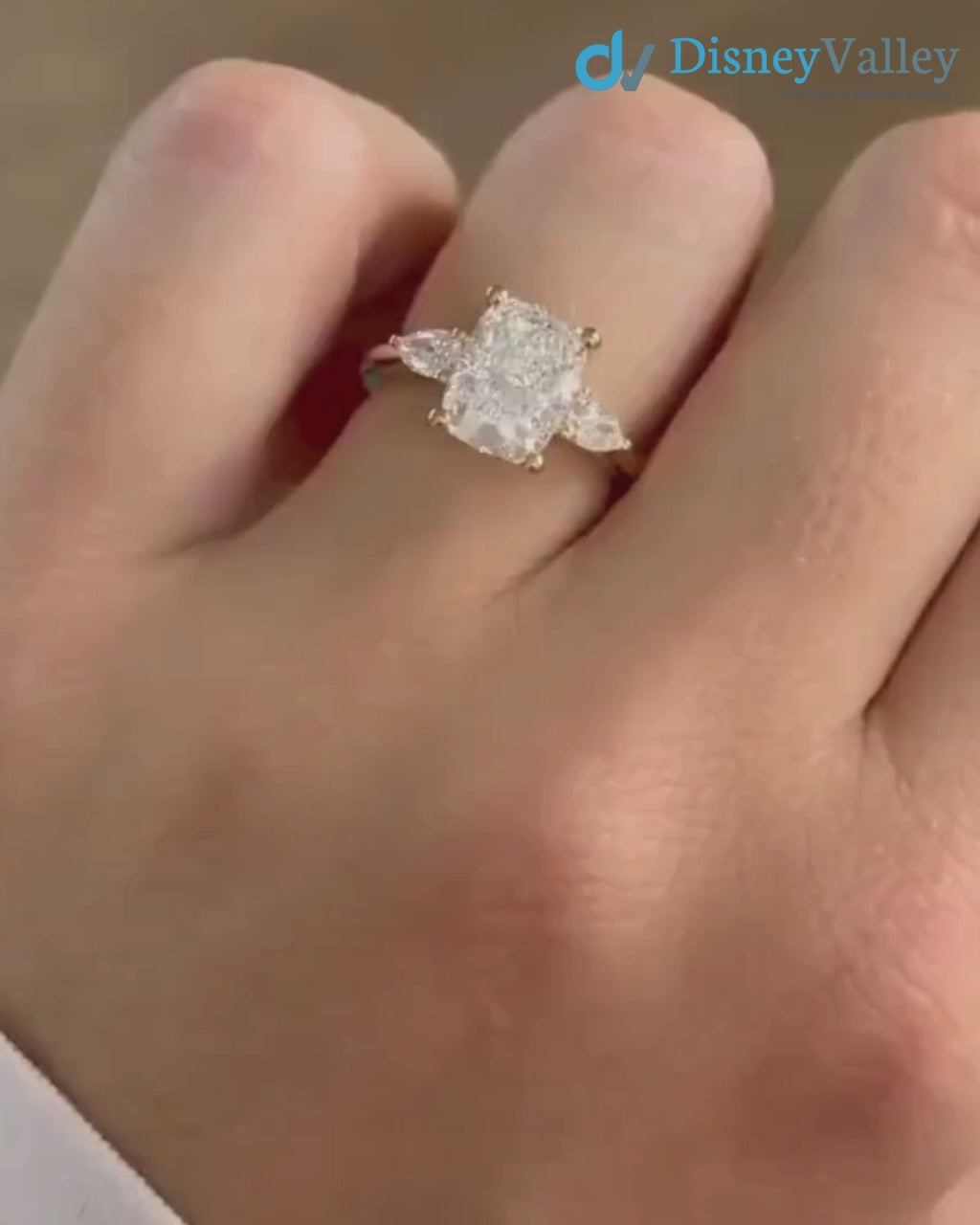 IGI Certified 2CT Elongated Cushion Cut Lab Grown E VVS Diamond engagement Ring