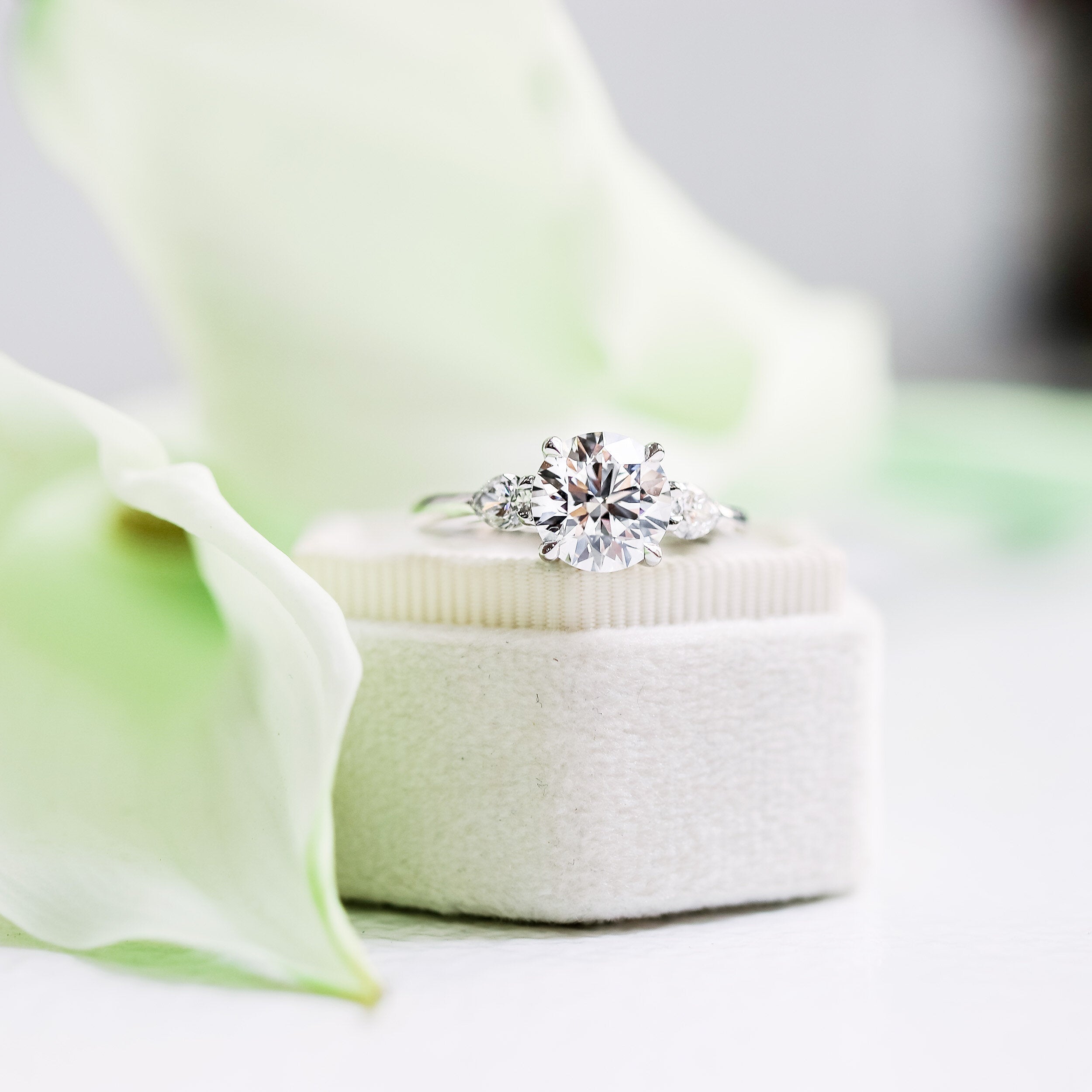 2.0 CT Round Cut Moissanite Three Stones Engagement Ring