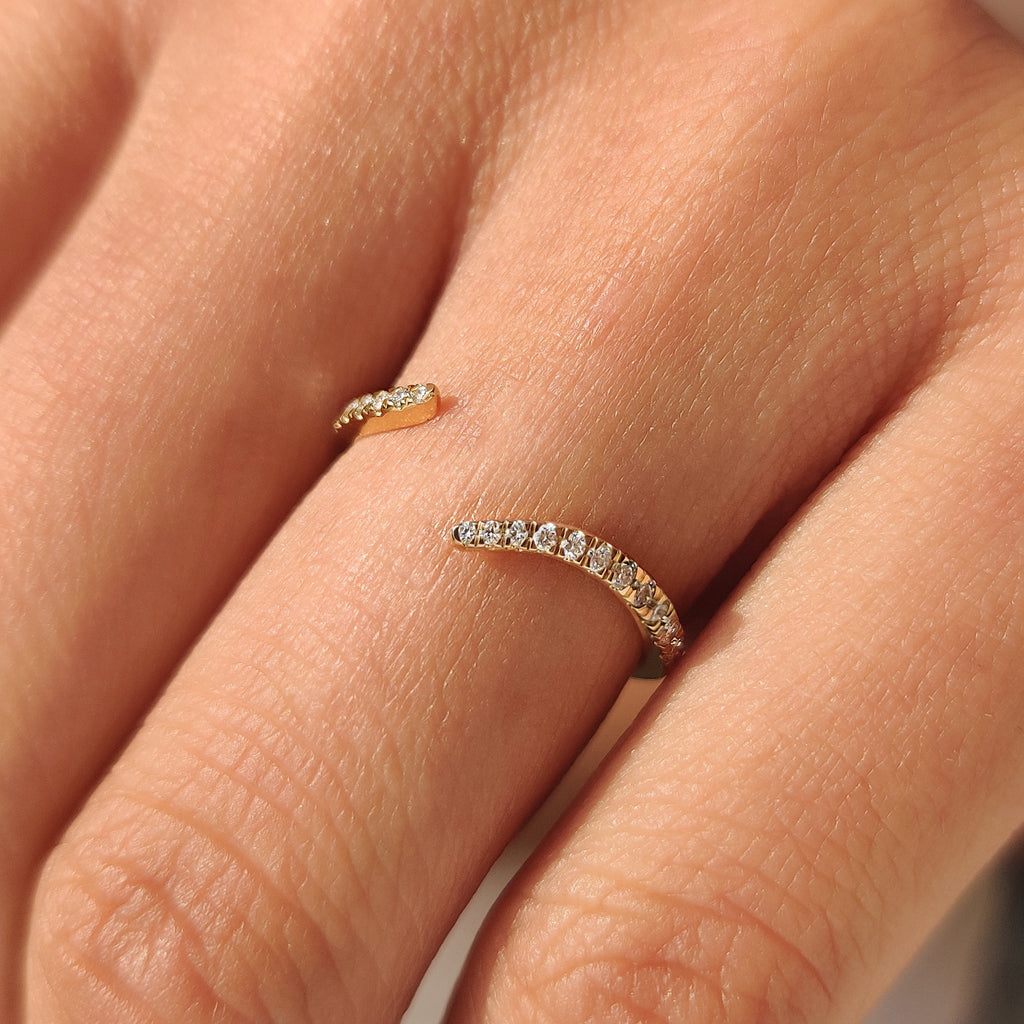 Round Diamond Open Gap Wedding Band