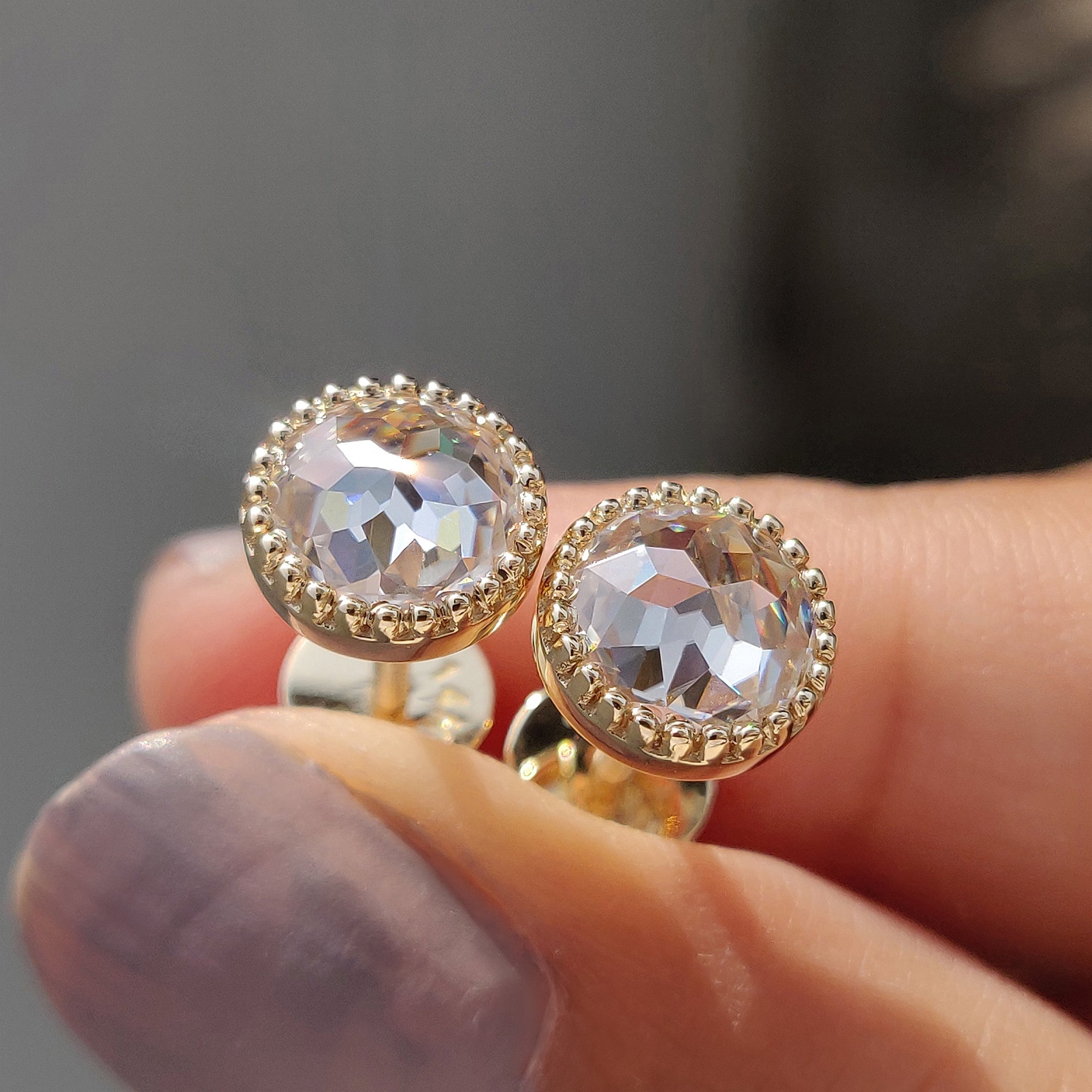 Round Rose Cut Moissanite Earrings In Milgrain Setting Image principale du produit