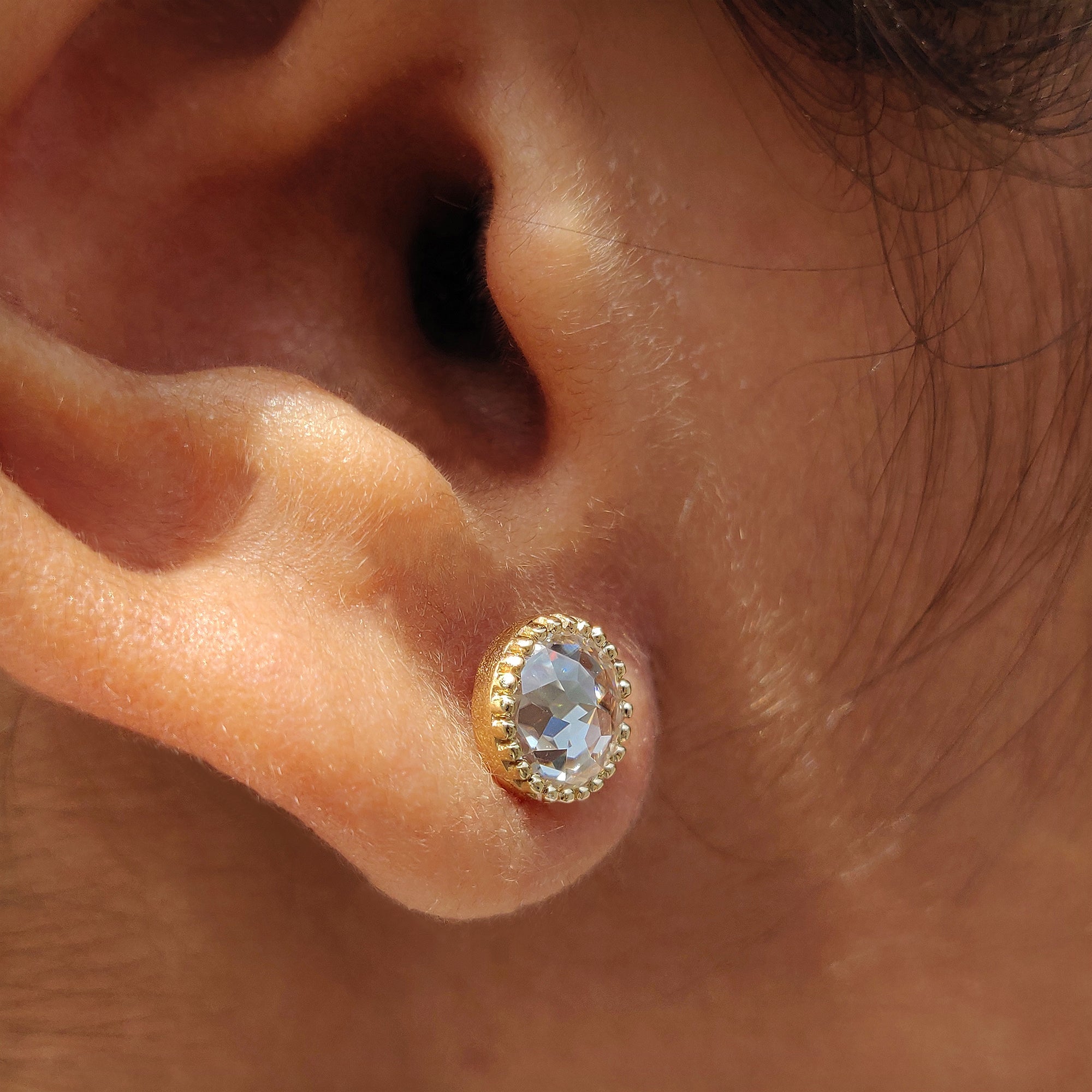 Round Rose Cut Moissanite Earrings In Milgrain Setting Image secondaire du produit