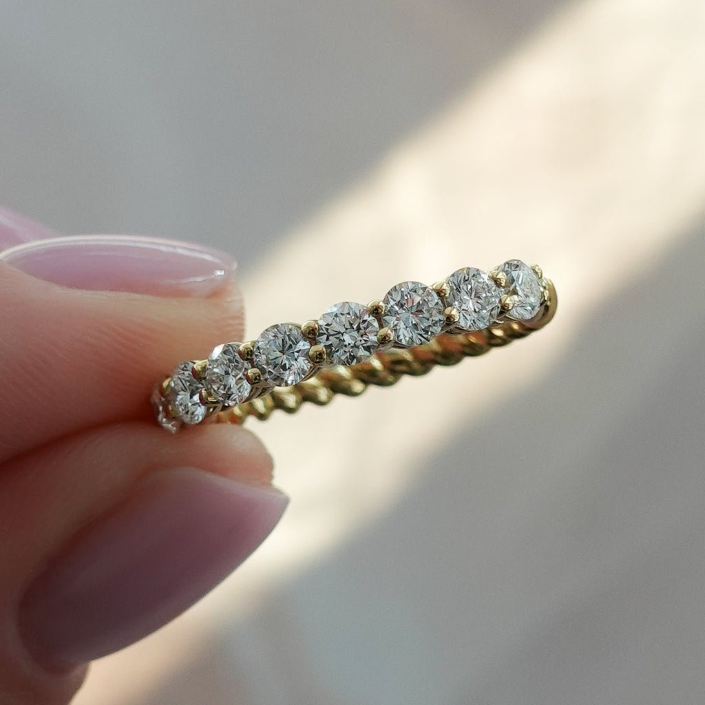 Shared Prong Rope Wedding Band With Round Diamonds