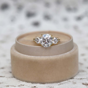 2.0 CT Round Moissanite Three Stone Setting Engagement Ring