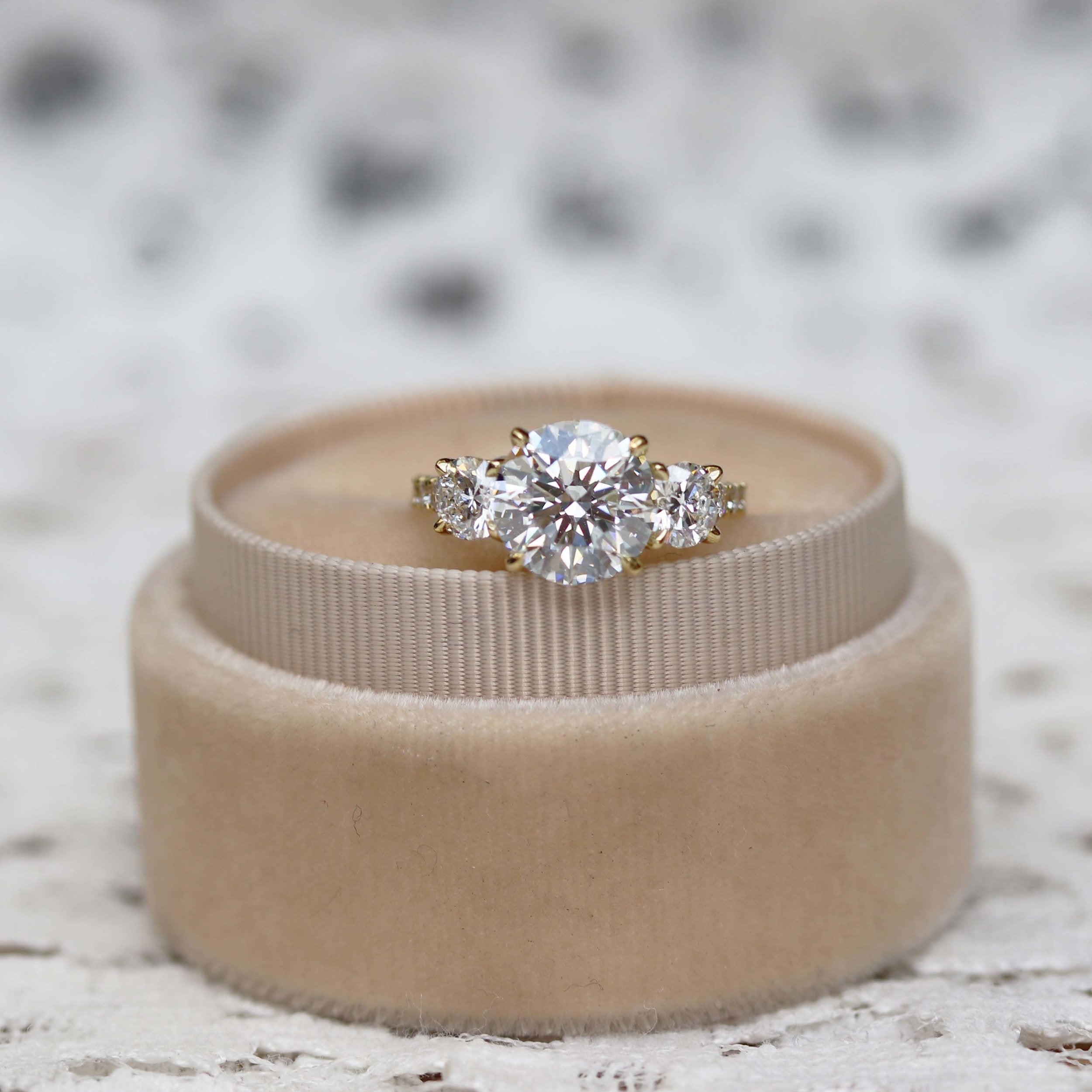 2.0 CT Round Moissanite Three Stone Setting Engagement Ring