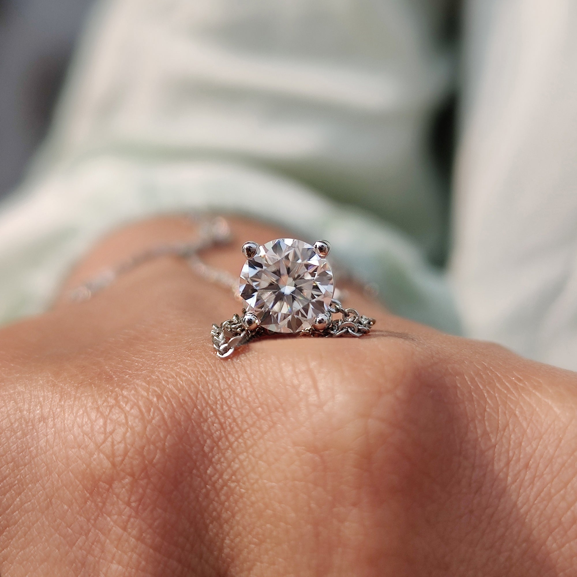 Round Cut Pendant With Simple Solitaire Style Hauptbild