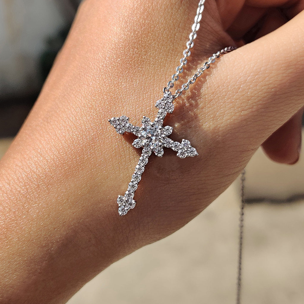 Criss Cross Pendant In Round Cut Moissanite