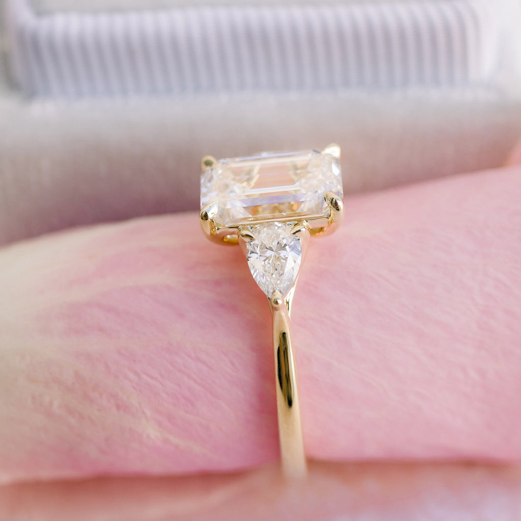 2.0 CT Emerald Moissanite Three Stones Engagement Ring